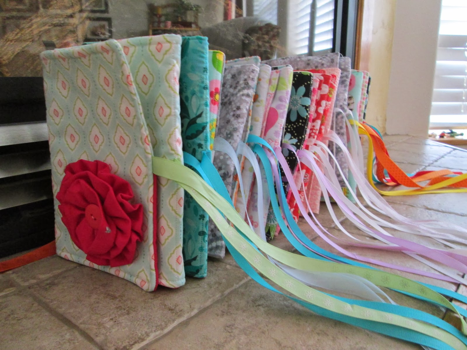 Sweet Motifs Young Women Book Holders