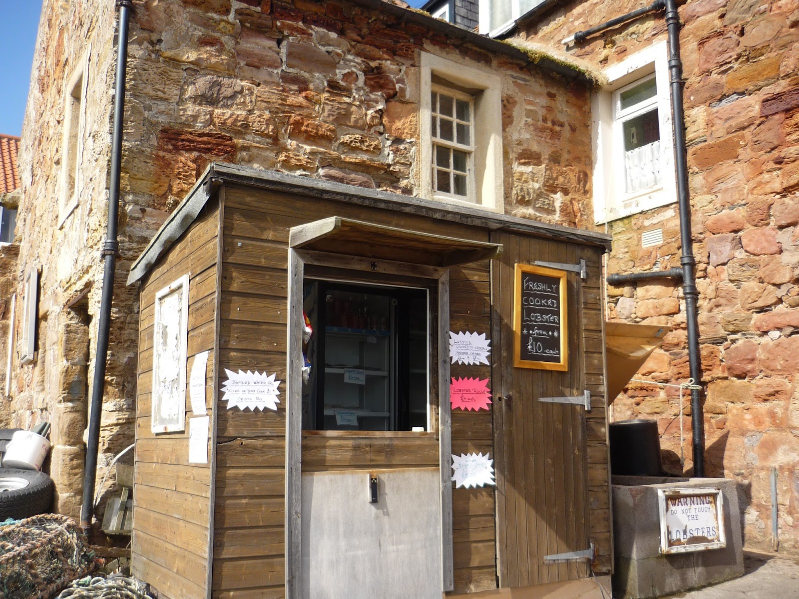 Encasillando The Lobster Hut + Crail Harbour Gallery