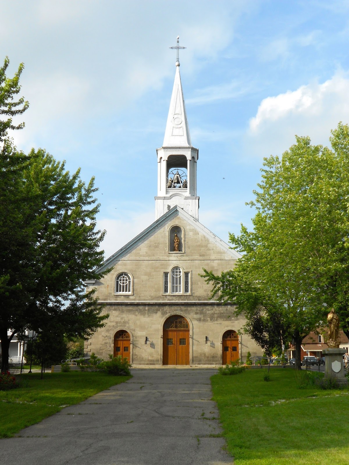 Miss gg Montreal to St. Anne