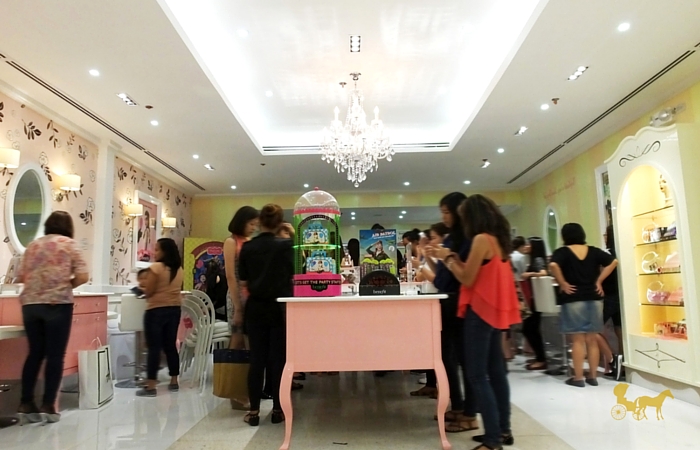 Chaaaandelieeerrrrrr Benefit AMW Christmas Party 1