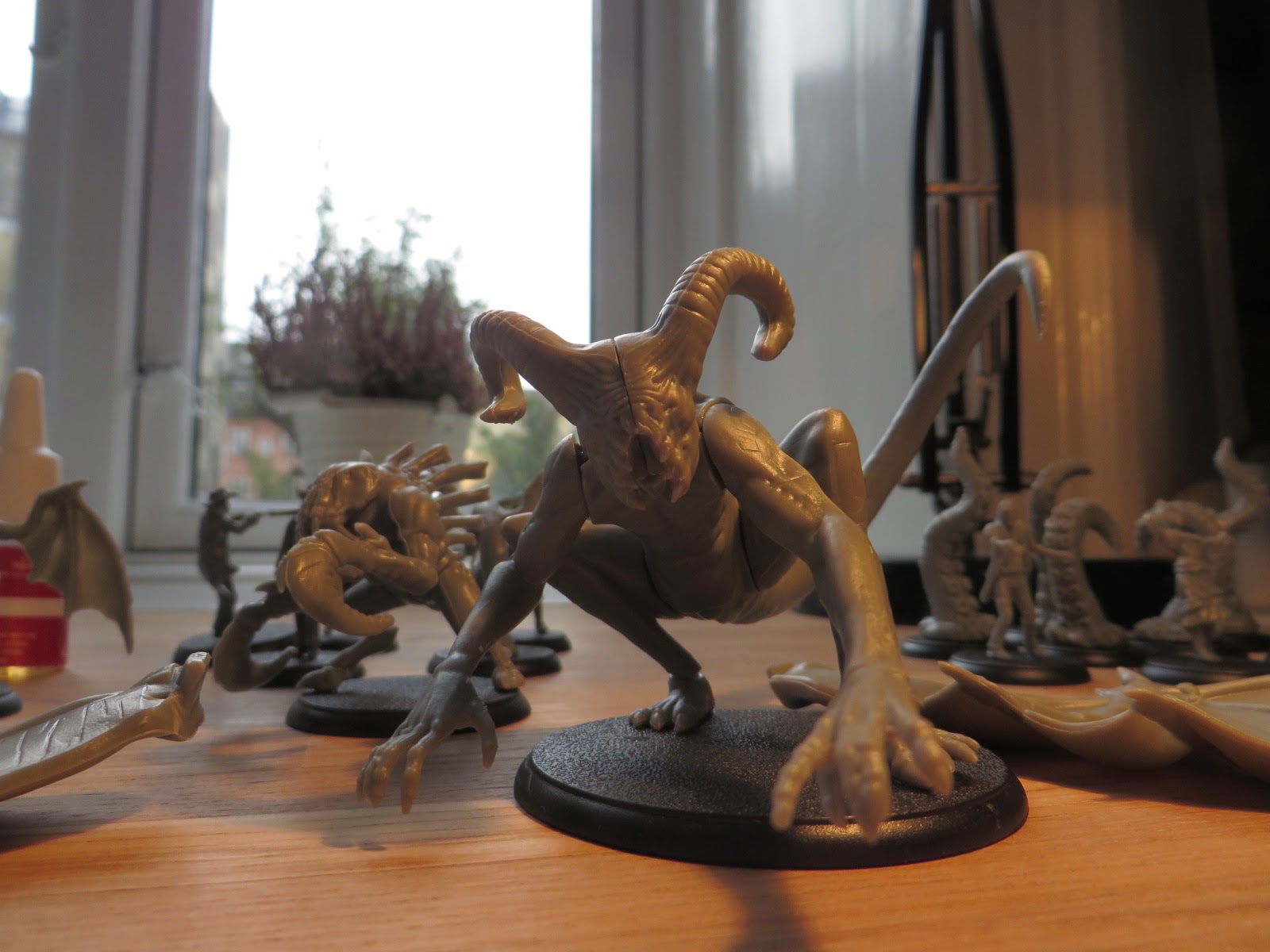 Shadows, Brimstone, Unboxing, Miniatures, characters, monsters, review
