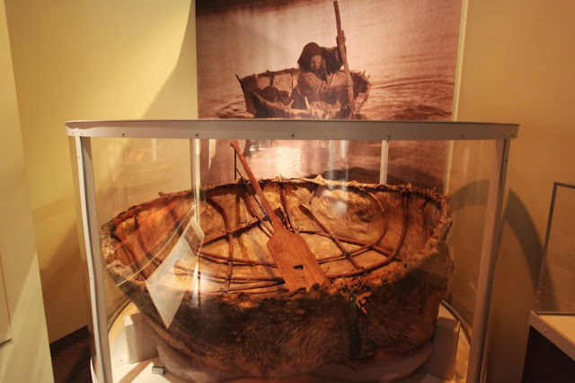 Round bullboat was used along the upper Missouri which only travelled by small boats carrying woods and other supplies on the shore at National Museum of American History in Washington DC, USA Round bullboat was used along the upper Missouri which only travelled by small boats carrying woods and other supplies on the shore at National Museum of American History in Washington DC, USA