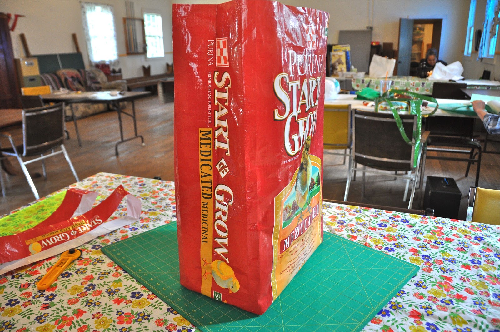 LuAnn Kessi Feed Sack Tote Bag.....Tutorial