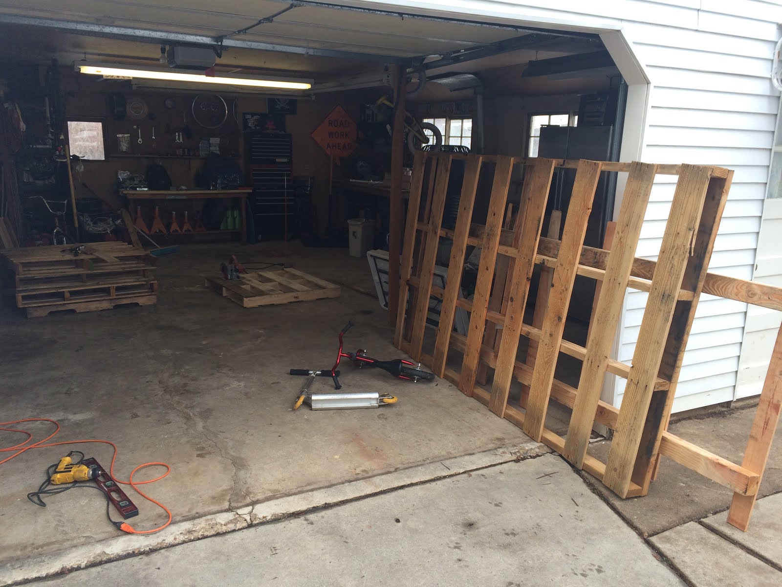 Carson's Blog Garage Pallet Wood Wall Build (in progress)