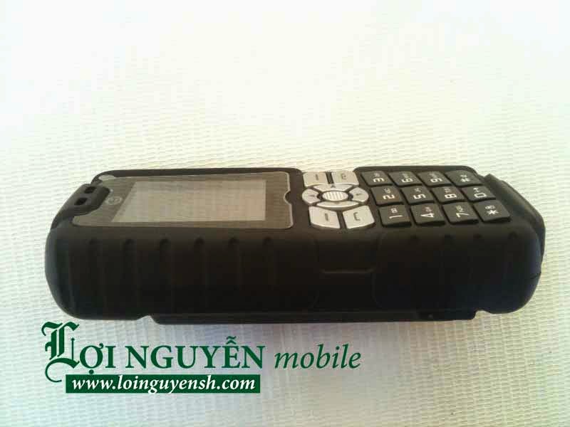 Dien thoai Landrover A8 pin khung 6000mAh giong pin du phong