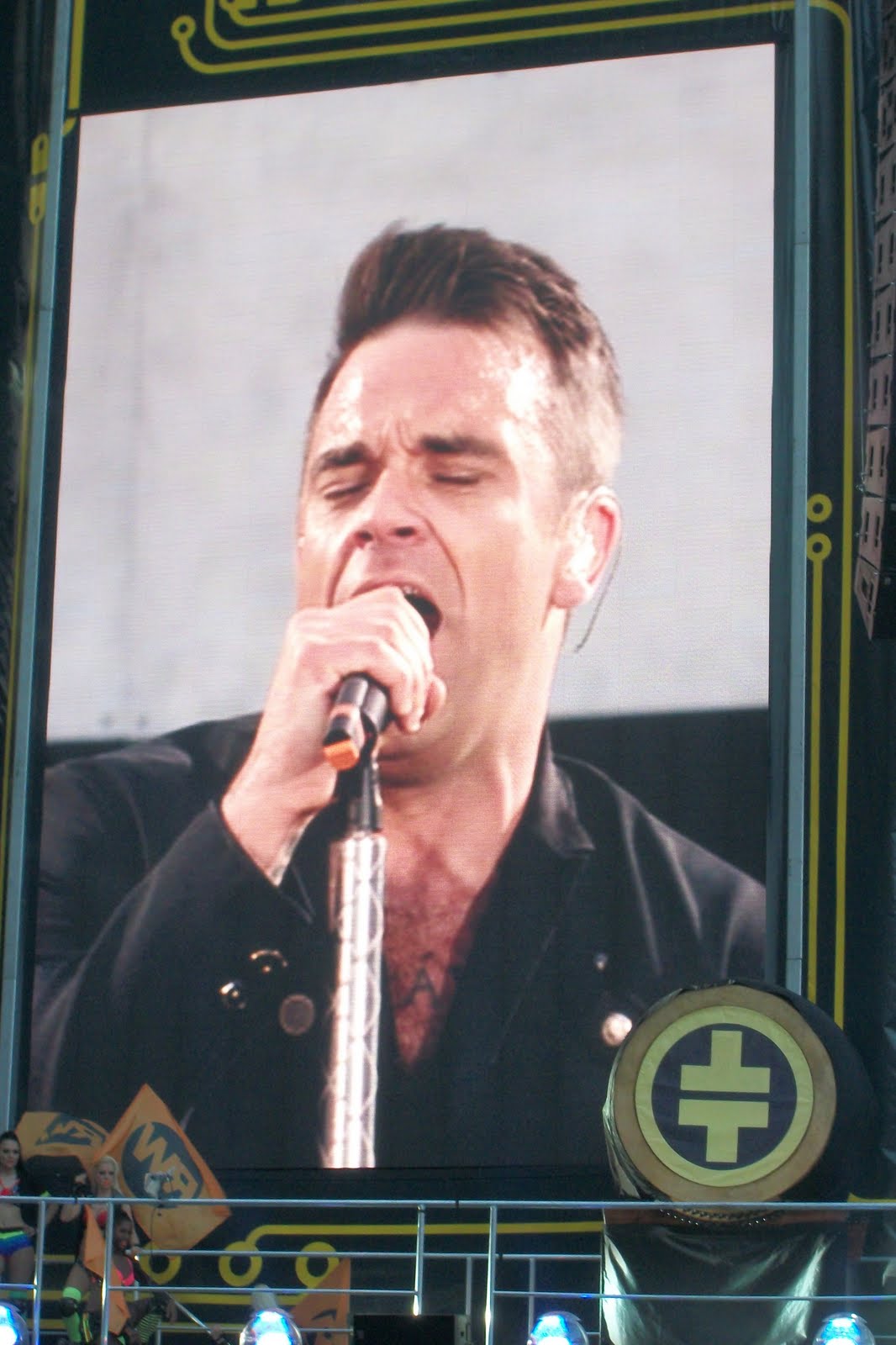 http://4.bp.blogspot.com/-2fOU3zK5tVU/TeoKNaS_5VI/AAAAAAAABQM/J8882qlt9yY/s1600/Take+That+Progressed+Robbie+Williams.jpg