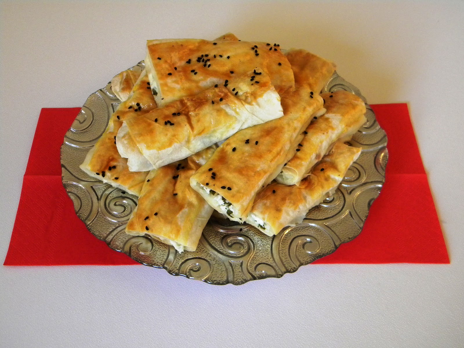 bereketli sini yufkadan kol böreği