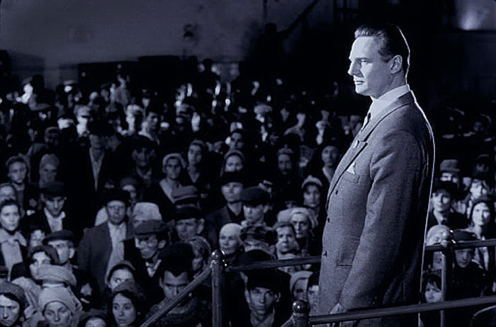 The Rolling Picture: Film Review: Schindlers List