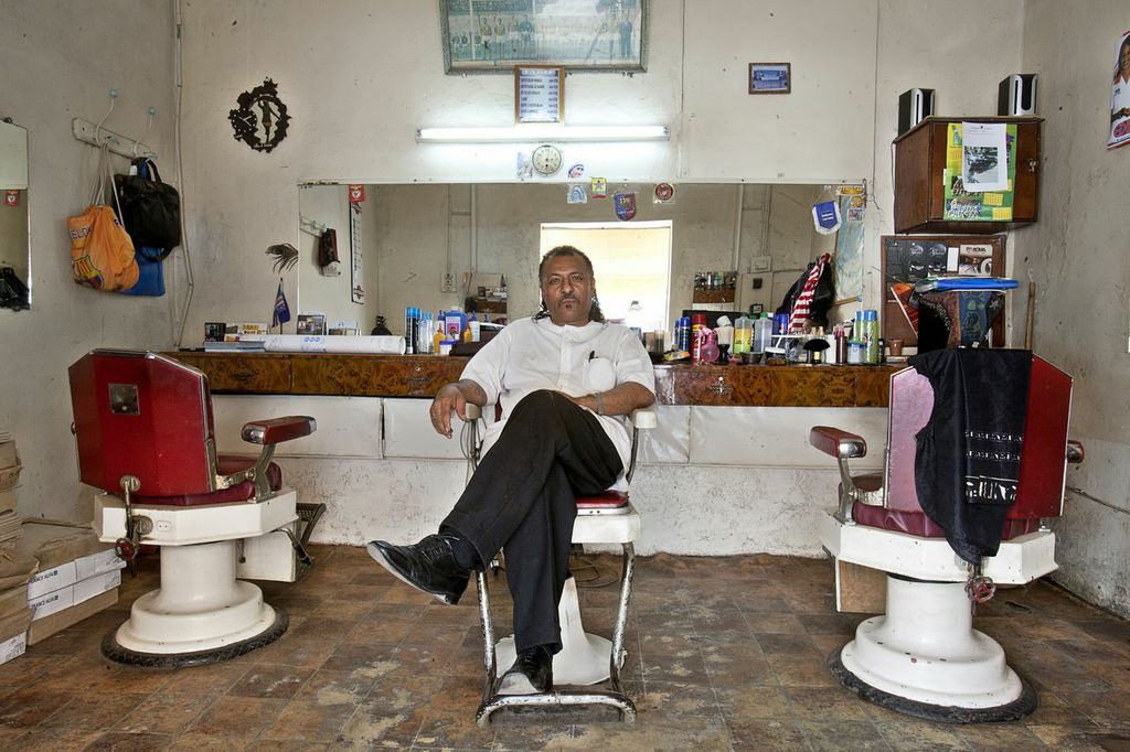 TROPICALIZER Andrew Esiebo // West african barber shop