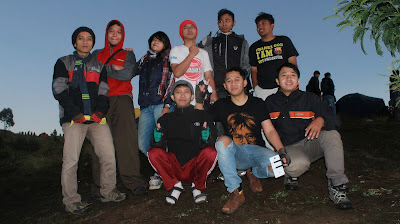 Tim Pendaki Foto Di Puncak Prahu Tim Pendaki Foto Di Puncak Prahu