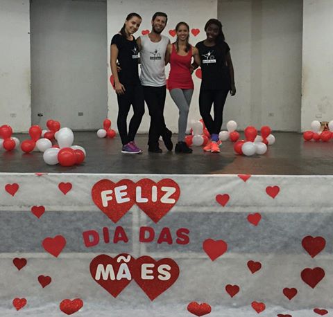 PROFESSORES DO TÊNIS CLUBE NO AULÃO DAS MAMÃES