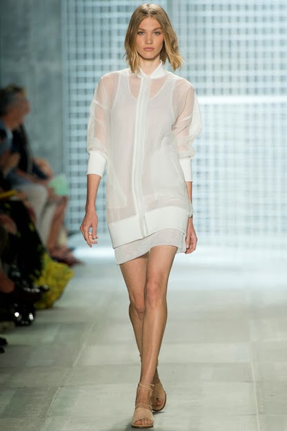 Not new to the fashion cycle, sporty looks with mesh, leather and silk ... Not new to the fashion cycle, sporty looks with mesh, leather and silk ...