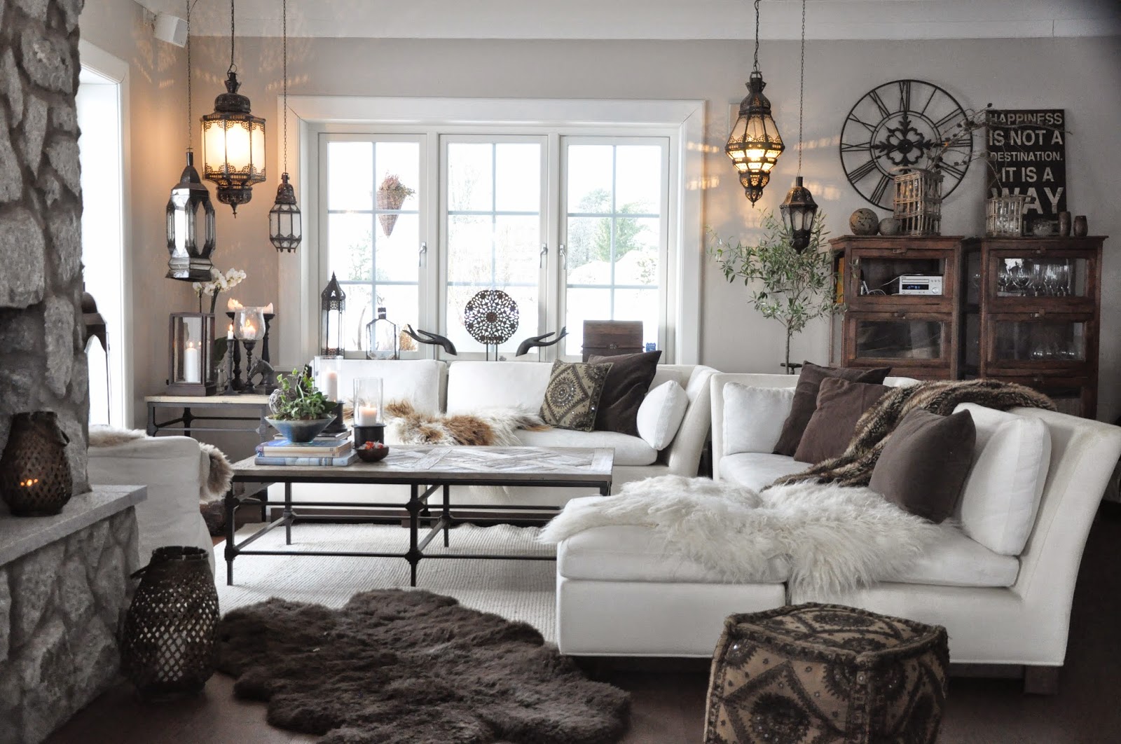 Den vita drömgården: modulsoffa underlättar ommöblering