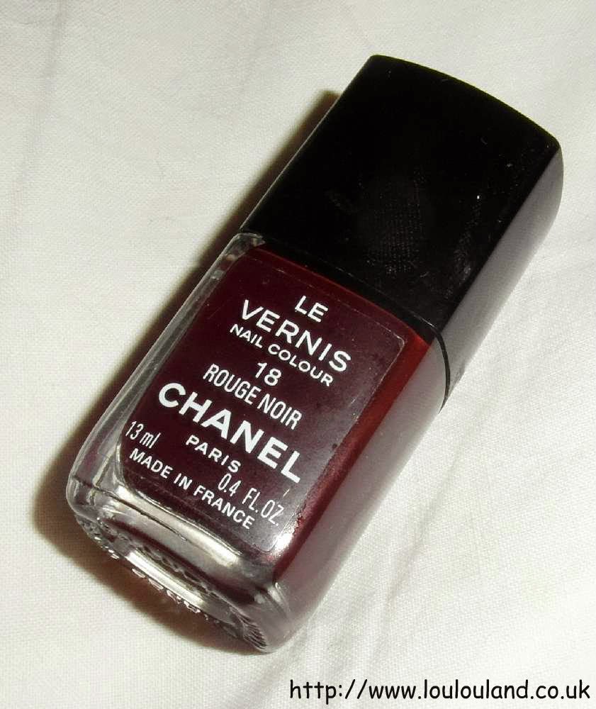 LouLouLand: An Iconic Nails Of The Day - Chanel - Rouge Noir