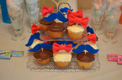 The Savvy Kitchen: Vanilla Cupcakes & A GENDER REVEAL PARTY!!