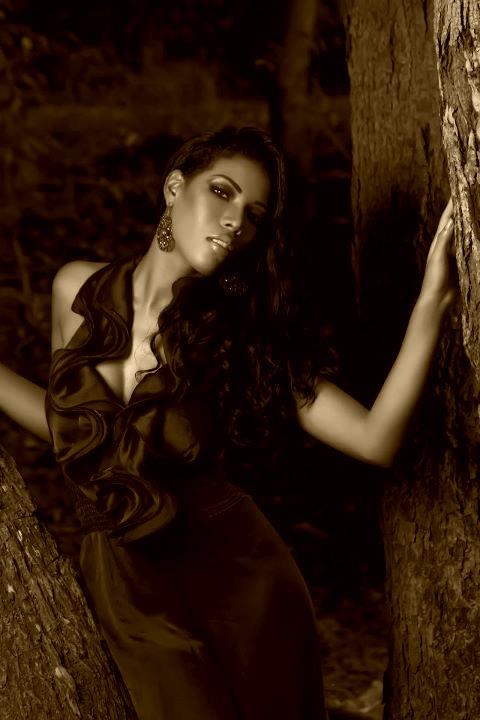 Monifa Jansen: Miss Curacao World 2011