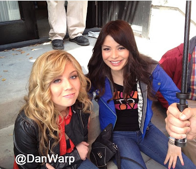 Jennette McCurdy and Miranda Cosgrove Filming 'iCarly' in NYC ~ DISNEY