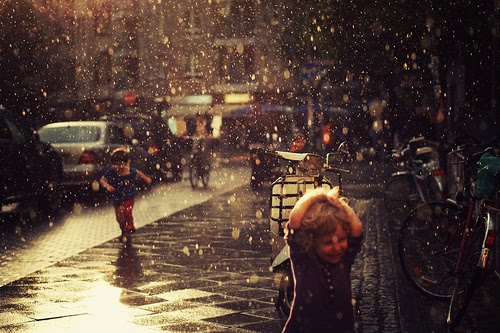 y es dificíl tener una vela en esta fria lluvia de noviembre