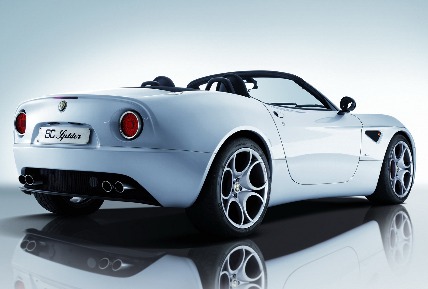 http://4.bp.blogspot.com/-2mHhojofs_I/TakVXHL8CDI/AAAAAAAAAKk/_BzcTa2PdPA/s1600/alfa-romeo-8c-spider22.jpg