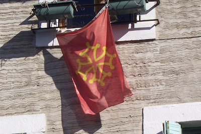 Bandera independentista Occitana en el Sur de Francia. RROS Bandera independentista Occitana en el Sur de Francia.RROS