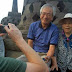 Mark Zuckerberg Jadi Tukang Foto Dadakan di Borobudur