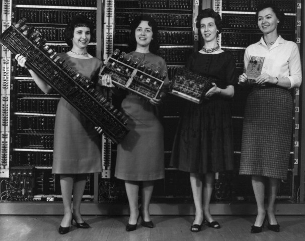 El cerebro de ENIAC ENIAC en las manos de las primeras programadoras