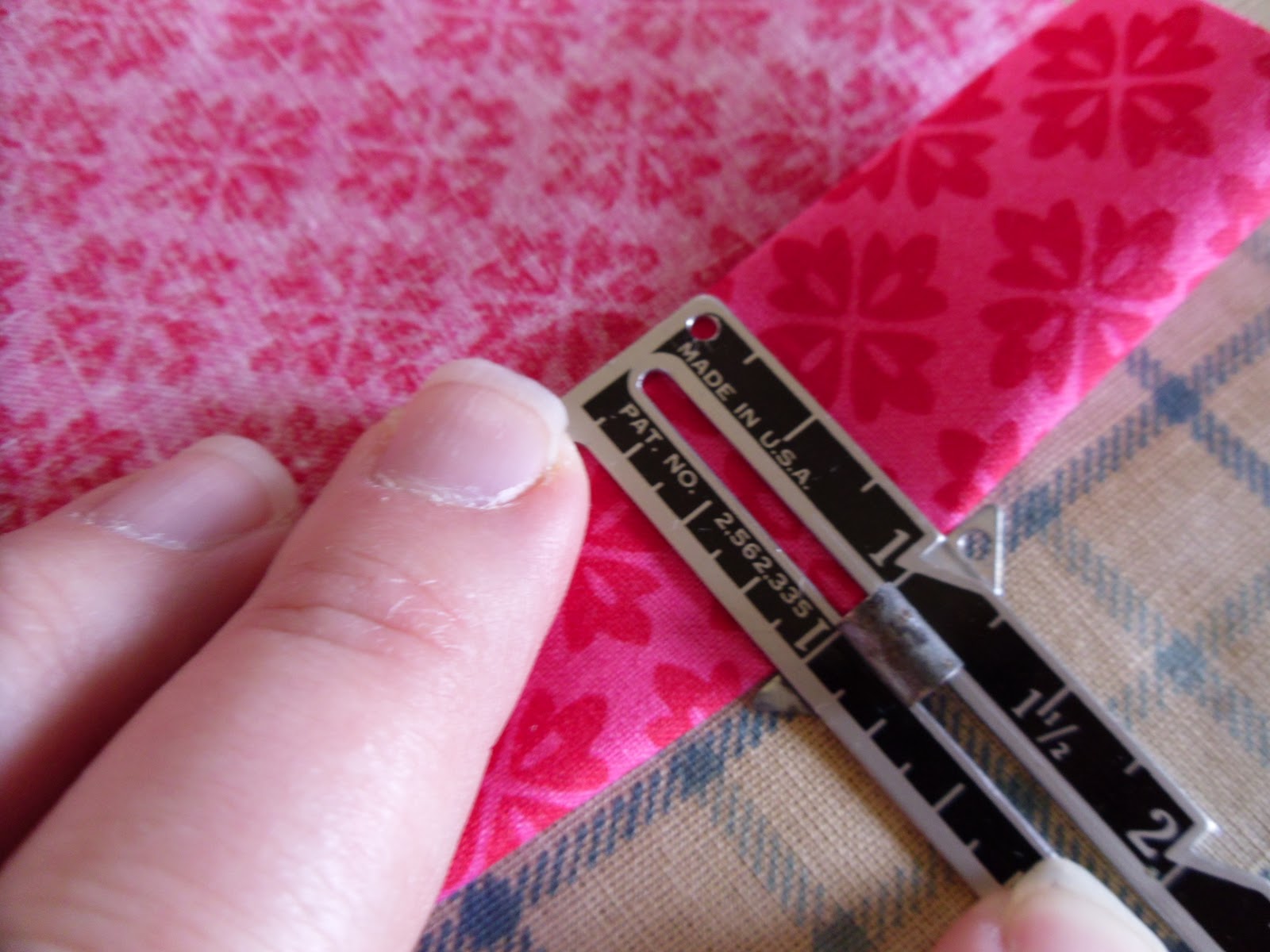 Ameroonie Designs How to make an envelope closure pillow back