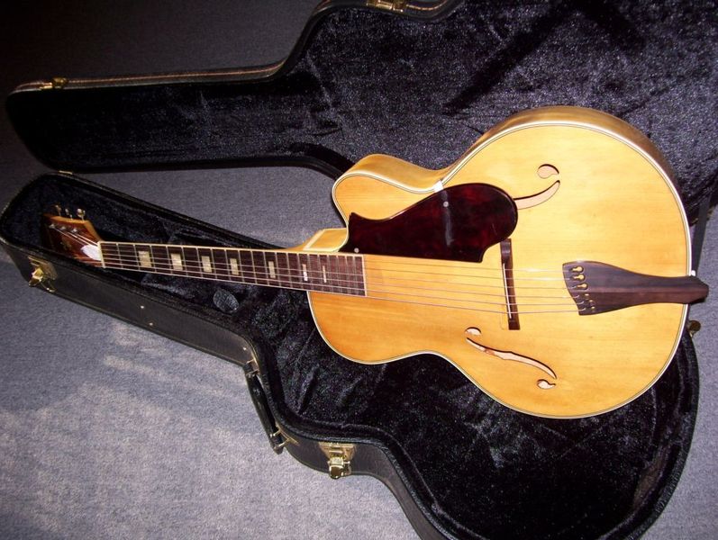 Canadian Vintage Guitar Hunt 1960 HARMONY Cremona H1311