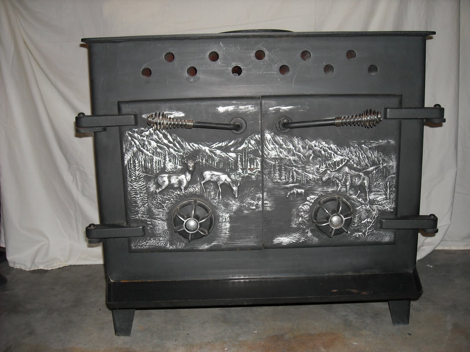 Moving Sale PELLETWOODBURING STOVE / PELLETS / CUT WOOD