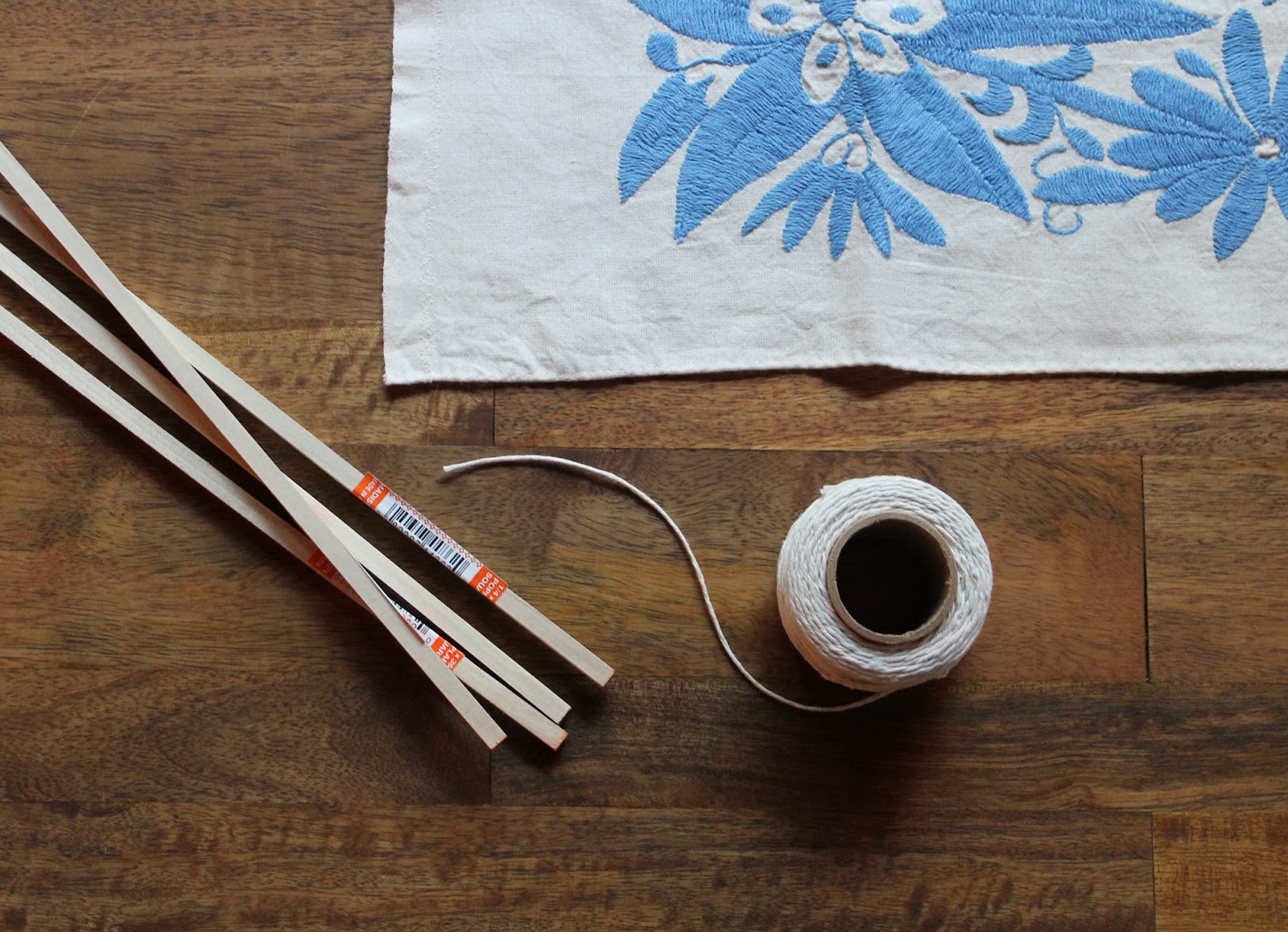 kinda pretty great easy quilt hanger