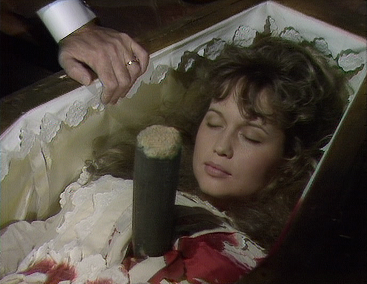 Box of Delights, Part 9 : Dead of night - Susan Penhaligon gets staked in C...