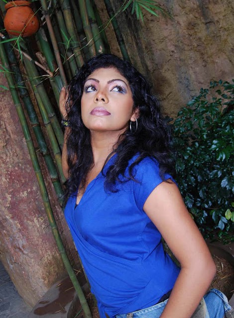 srilankaxxx: August 2011