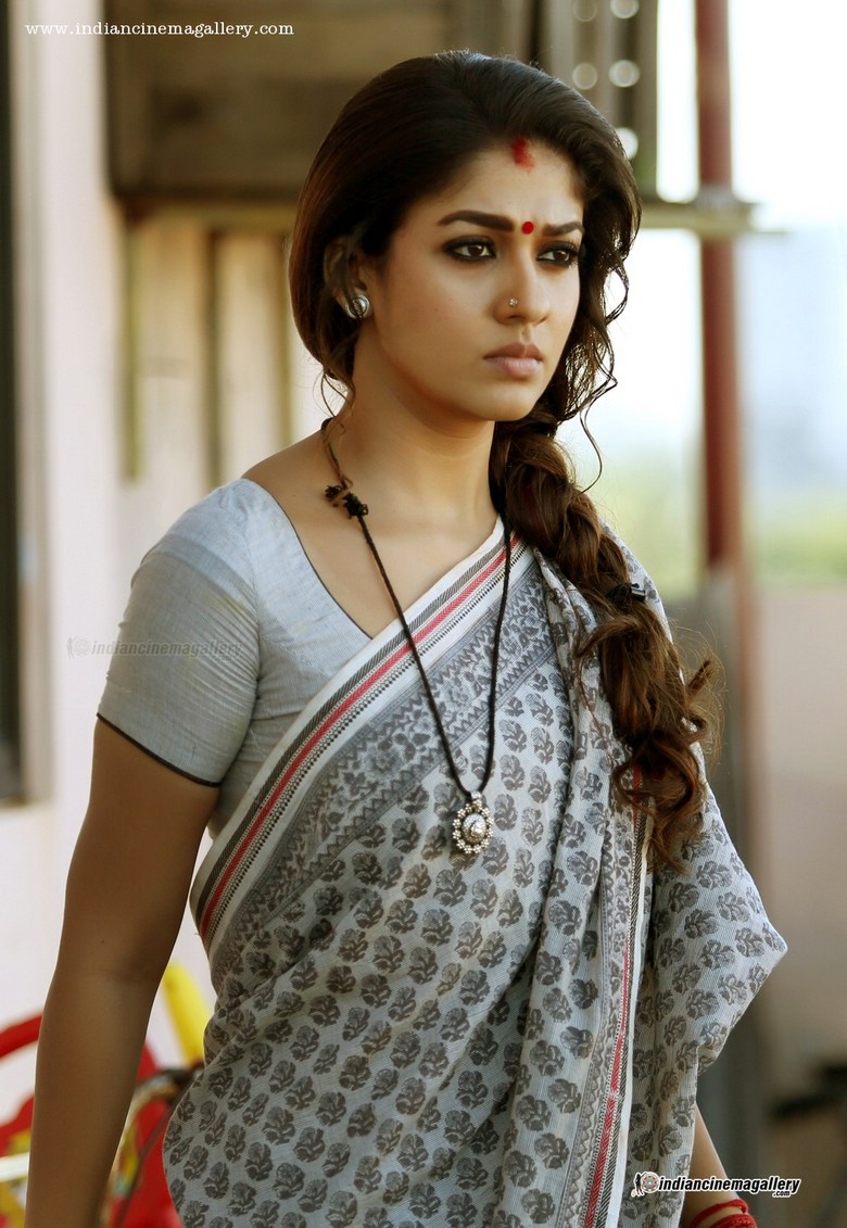 Nayanthara latest hot photos in saree from Puthiya Niyamam « Mallufun.com