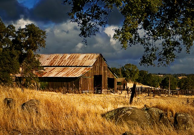 James Shonka Photo Blog: Who doesn't like "old Barns"?