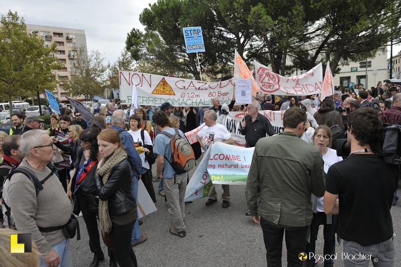 avant le départ de la manifestation de montélimar contre les gaz de schiste photo pascal blachier avant le départ de la manifestation de montélimar contre les gaz de schiste photo blachier pascal