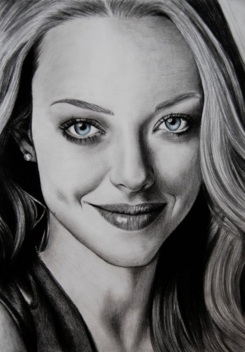 02-Amanda-Seyfried-Valentina-Zou-Pencils-and-Charcoal-Hyper-Realistic-Drawings-www-designstack-co