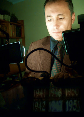 http://4.bp.blogspot.com/-2sn6zNSK4xc/UHtwDr4TBmI/AAAAAAAAGWk/pQR0x2hCxBI/s1600/Adolfo+Vasquez+Rocca+Camara+Portrait+Pau+_700000+OK+.jpeg
