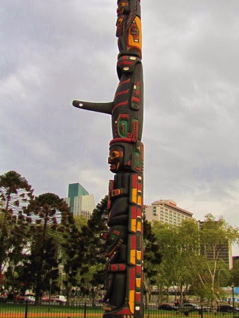 TOTEM DE PLAZA CANADÁ