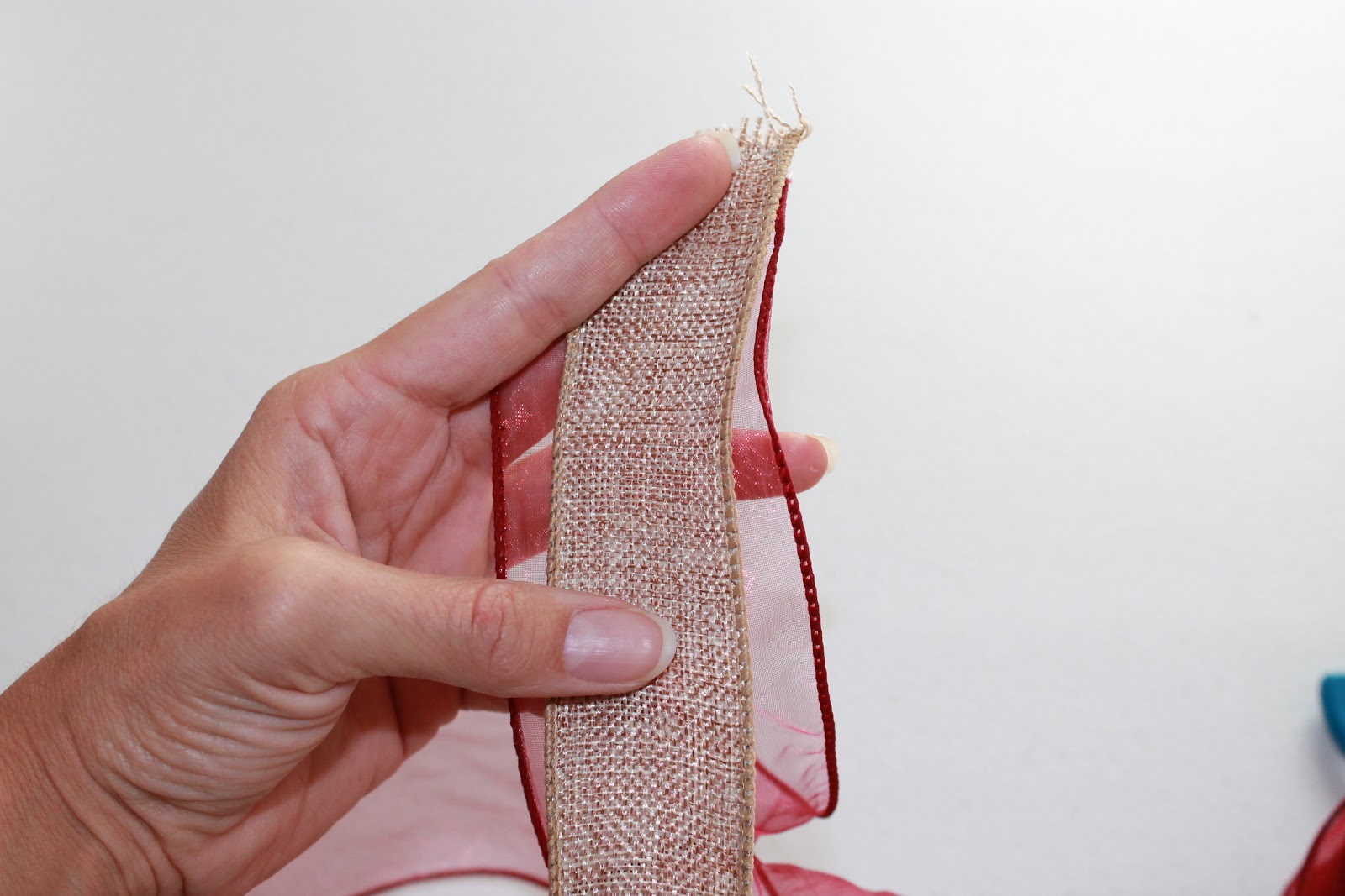 How to Make Big Decorative Bows a really easy tutorial