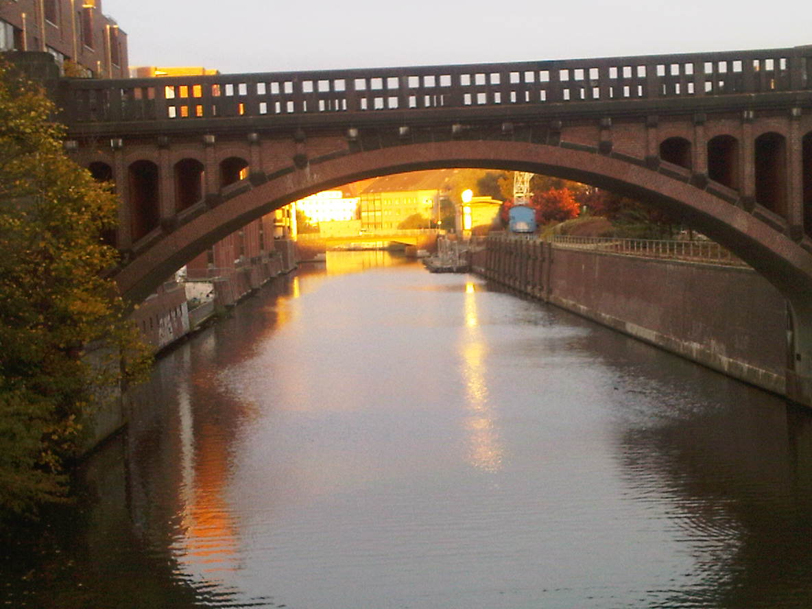 S-Bahn-Brücke - Sonnenaufgang - Barmbek - Hamburg S-Bahn-Brücke - Sonnenaufgang - Barmbek - Hamburg