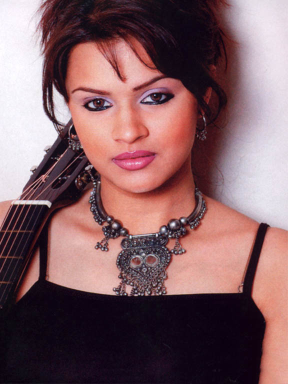 All World Wallpapers: Aashka Goradia in Hot Black Top