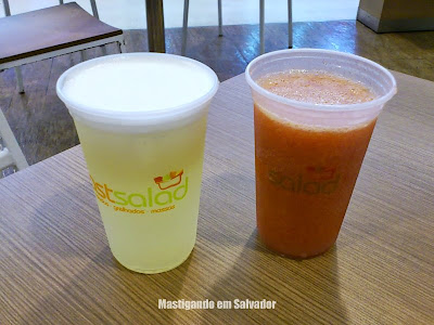 Fast Salad: Sucos de Abacaxi e de Morango