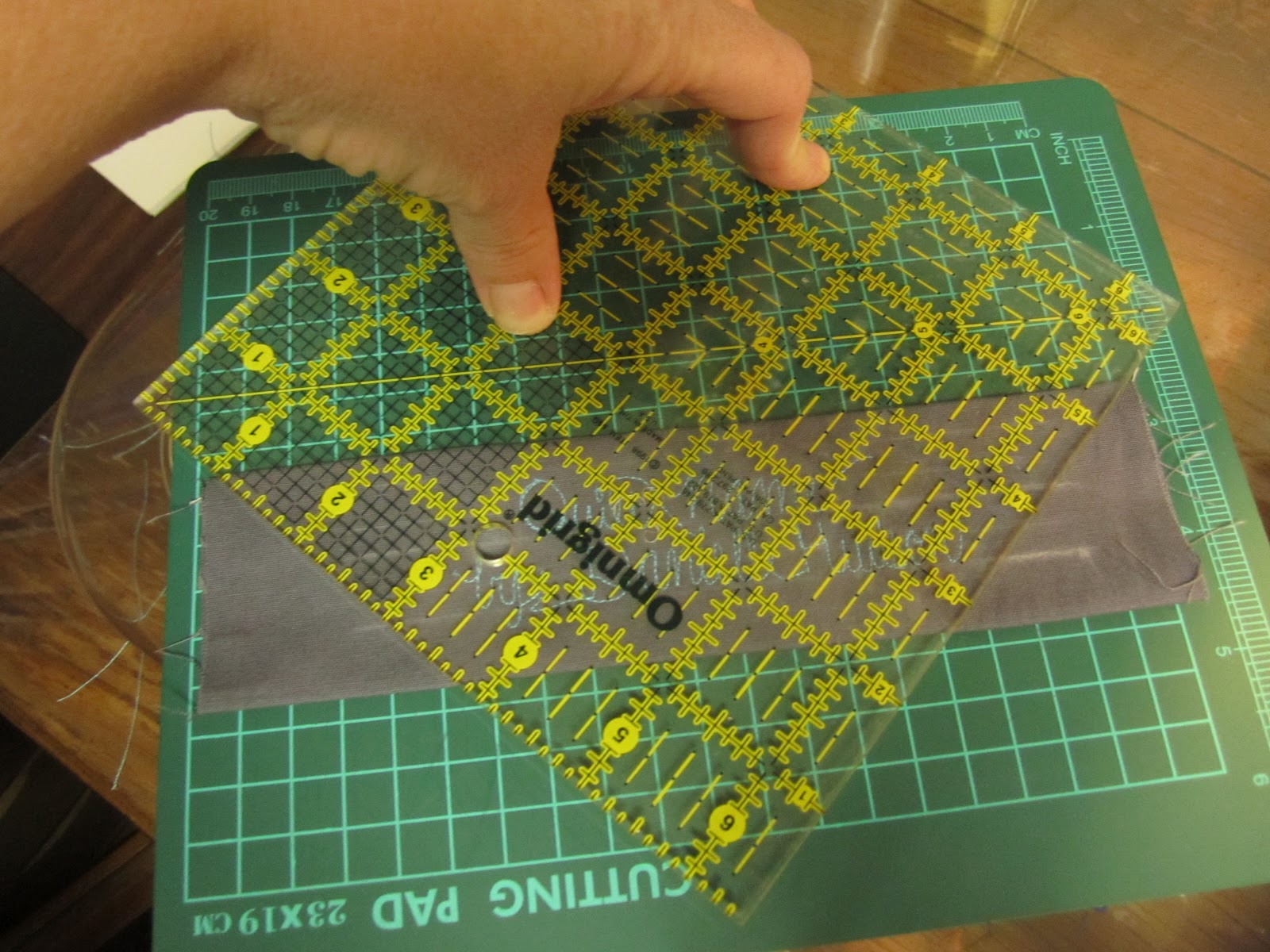 FRESH OFF THE SPOOL Corner Quilt Label Tutorial