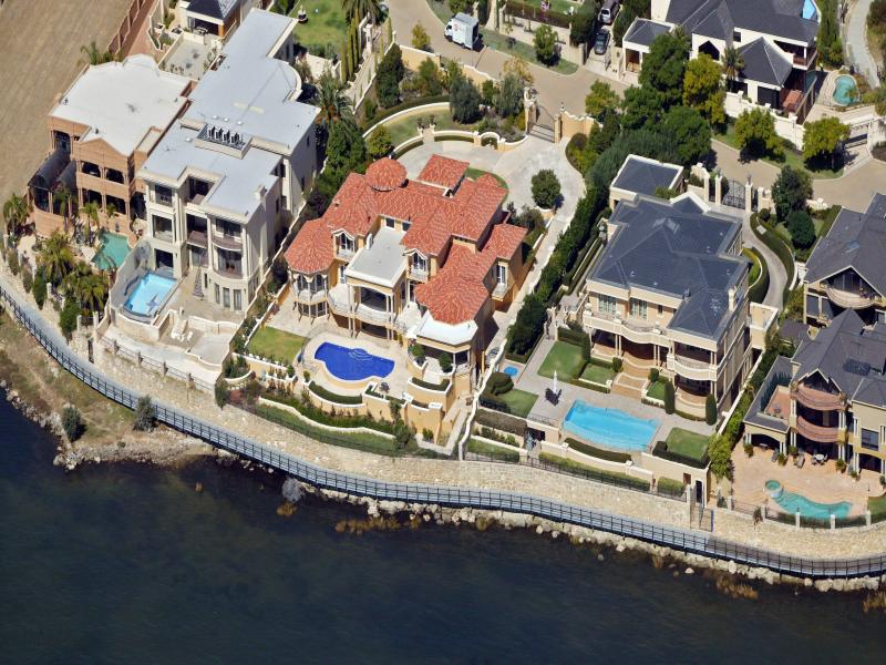 Magnificent Riverfront Estate in Australia