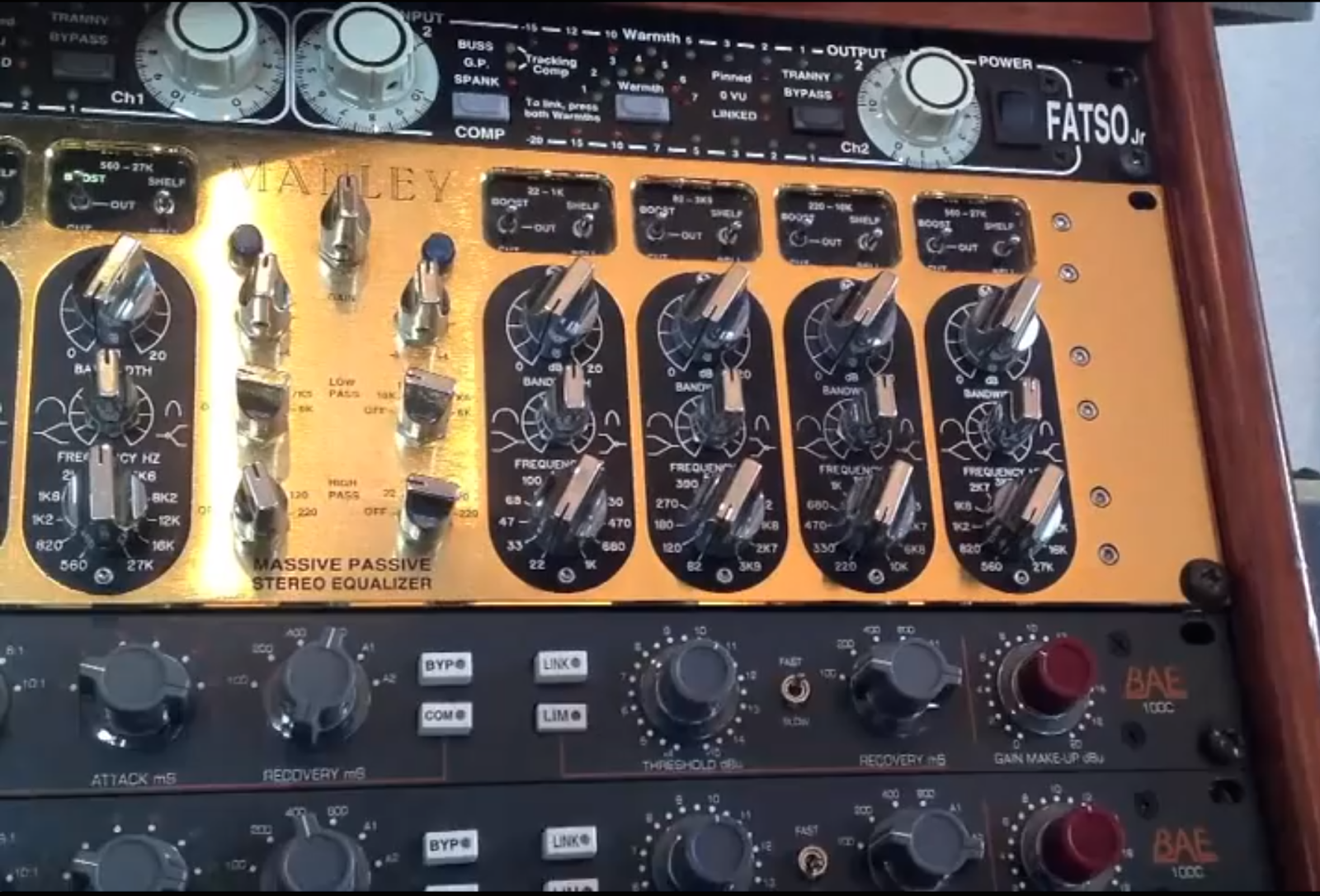 Gary Noble Show Tech Tues. Hardware EQs and Compressors compared.