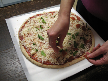 cooking guide 101 how to make a pizza step by step step by step pizza on the grill 360x270 cooking guide 101 how to make a pizza step by step step by step pizza on the grill 360x270