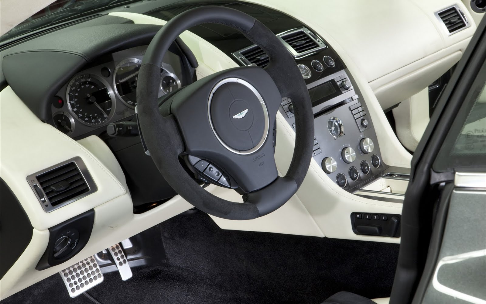 http://4.bp.blogspot.com/-30B2-aE2kTw/Tm4Xr8yc_OI/AAAAAAAAA98/oofJitQkrUs/s1600/edo-competition-aston-martin-dbs-2011-car-wallpapers-widescreen-04.jpg