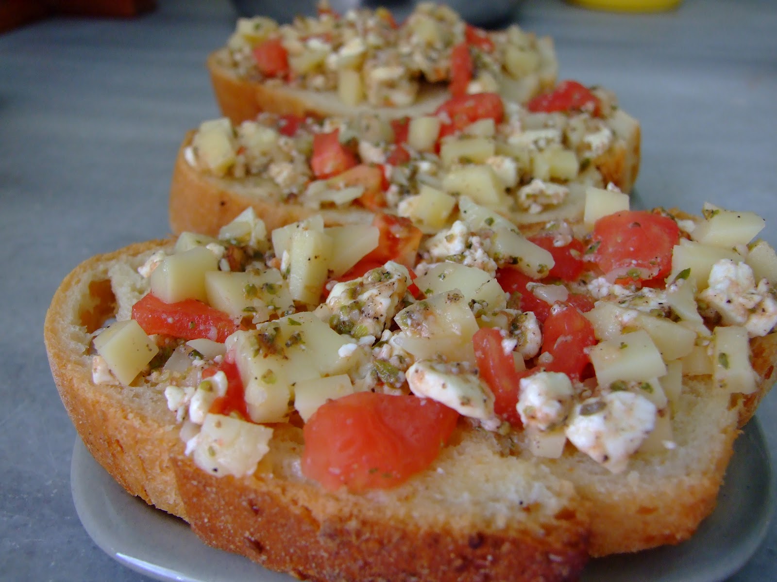 Bir Dilimcik Mutluluk EKMEK ÜSTÜ PİZZA