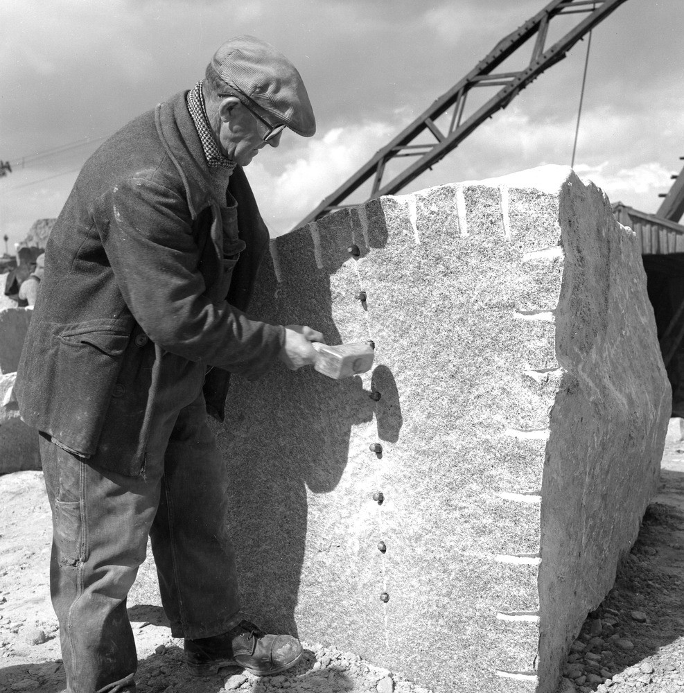 BGS Geoheritage images from the collections Splitting a granite