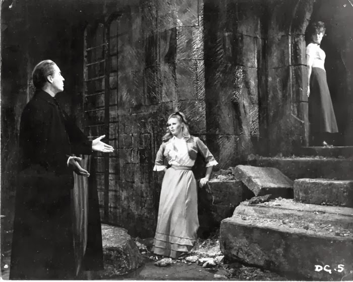Pop Culture Safari!: Pop focus: Hammer Horror movie stills